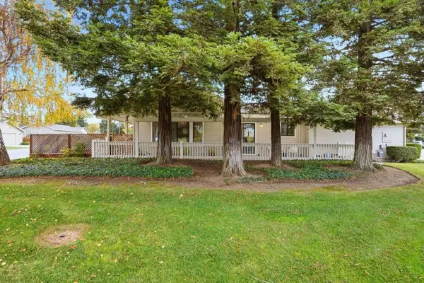 Hollister, CA 95023,660 Helen DR