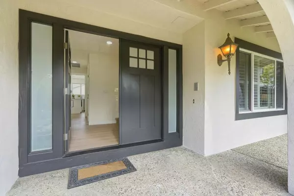 Los Gatos, CA 95032,99 Calfhill CT