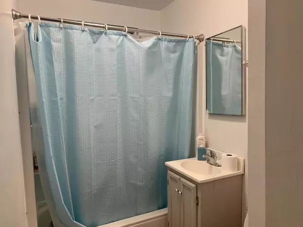 Salinas, CA 93905,166 Afton RD