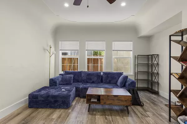 Palo Alto, CA 94301,628 Waverley ST