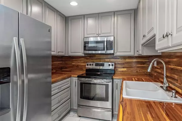 Goleta, CA 93117,5510 Armitos AVE #4