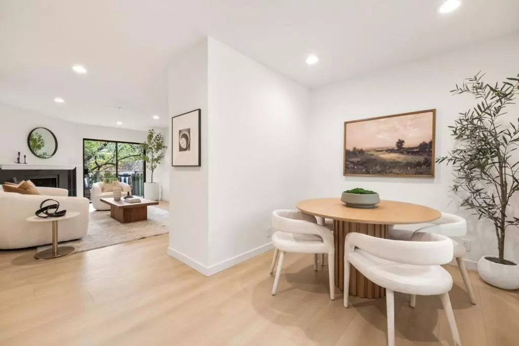 Los Altos, CA 94022,1070 Mercedes AVE #24