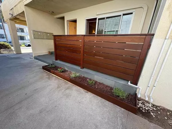 Los Angeles, CA 90049,11719 Mayfield AVE #APT 1