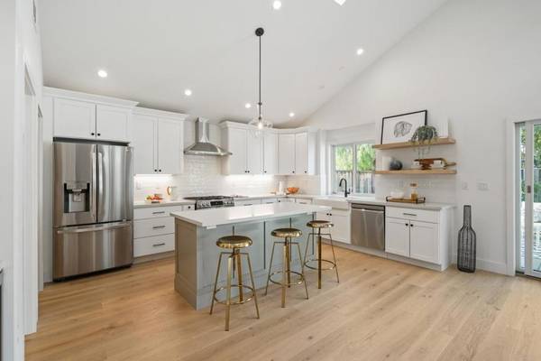 Redwood City, CA 94061,1642 Anamor ST