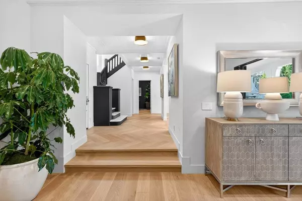 Hillsborough, CA 94010,729 Chiltern RD