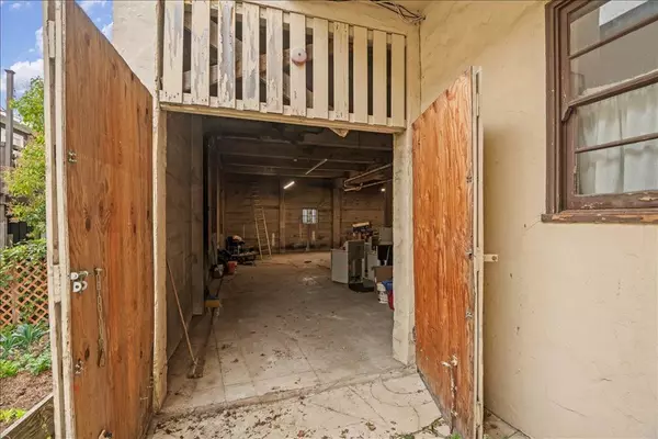 Oakland, CA 94610,3719 Emerson ST