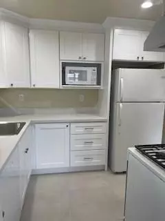 Burlingame, CA 94010,933 Rollins #4