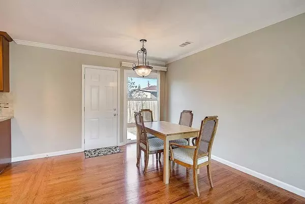 East Palo Alto, CA 94303,463 Larkspur DR