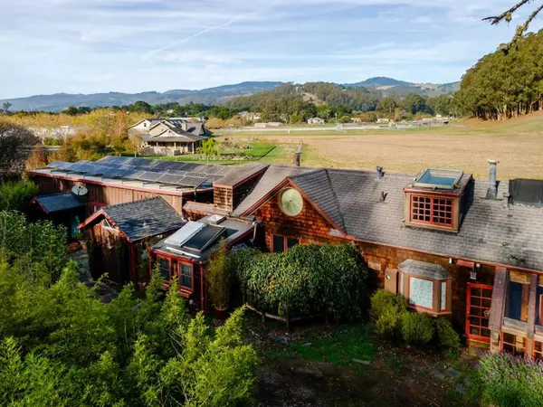 Half Moon Bay, CA 94019,1009 Miramontes ST