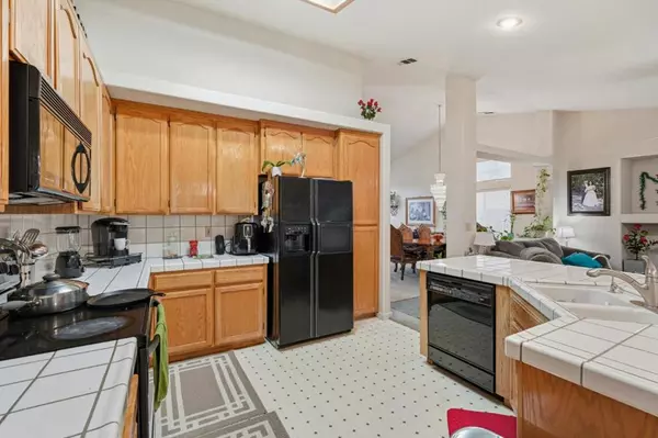 Los Banos, CA 93635,1883 College Greens DR