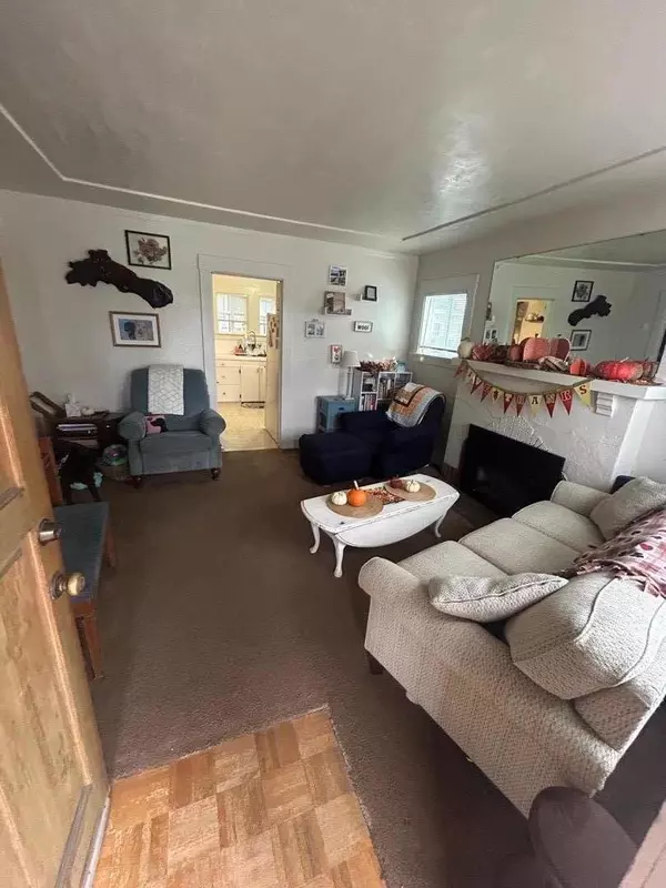 Salinas, CA 93901,612 Central AVE