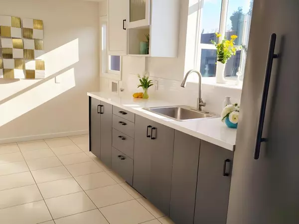 East Palo Alto, CA 94303,2352 Menalto AVE