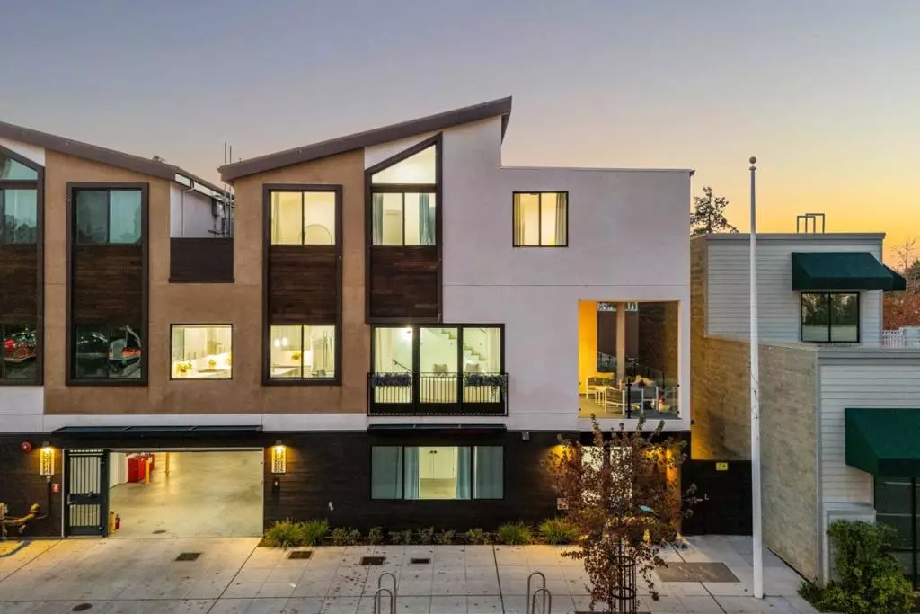 Redwood City, CA 94061,924 Woodside RD