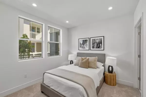 Walnut Creek, CA 94597,200 Oak CIR