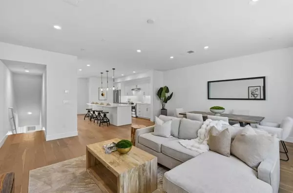 Walnut Creek, CA 94597,200 Oak CIR