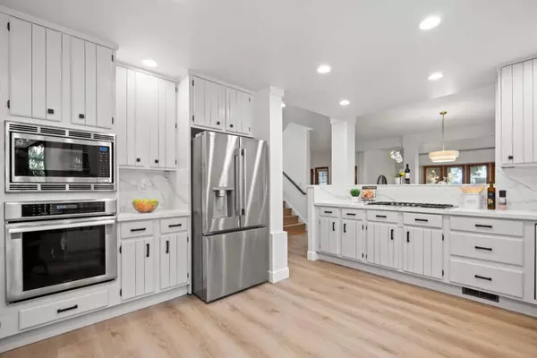 Atherton, CA 94027,90 Walnut AVE