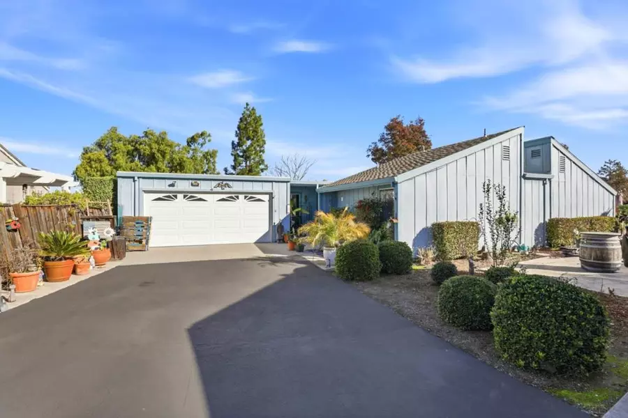 304 Ridgemark DR, Hollister, CA 95023