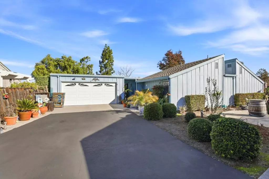 Hollister, CA 95023,304 Ridgemark DR