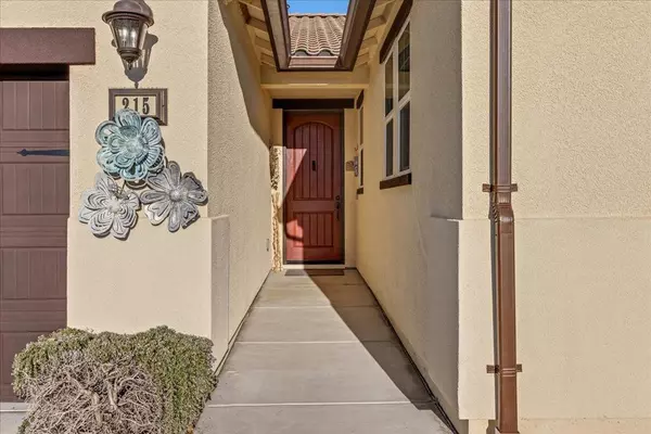 Hollister, CA 95023,215 Lucero DR