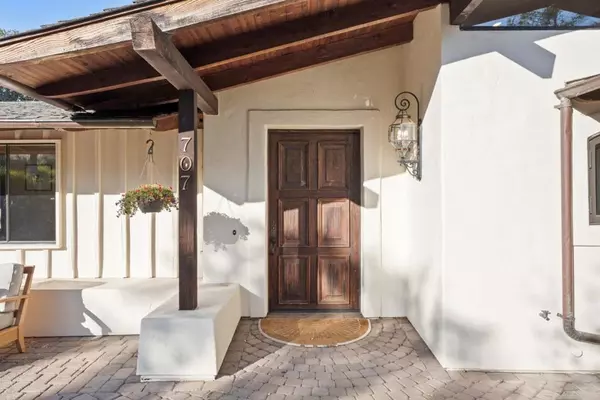 Redwood City, CA 94062,707 Vista DR