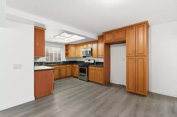 Santa Clarita, CA 91387,29016 Lillyglen DR