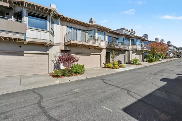 Oakland, CA 94618,29 Starview DR