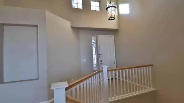 Brisbane, CA 94005,132 Warbler LN