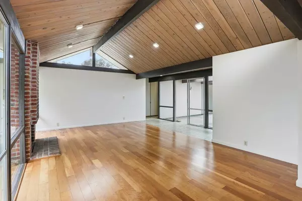 Sunnyvale, CA 94087,827 Cumberland DR