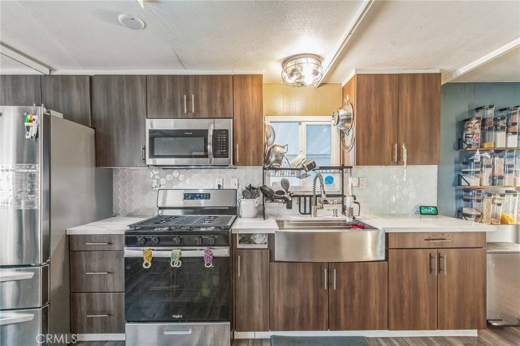 Hemet, CA 92543,1097 North State Street #43