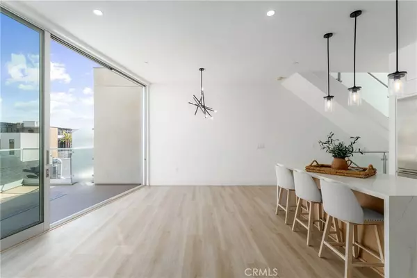 Carlsbad, CA 92008,2648 State ST