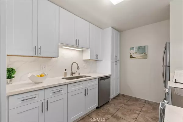 San Diego, CA 92107,4444 W Point Loma #23