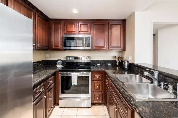 San Diego, CA 92122,3935 NOBEL DR #98