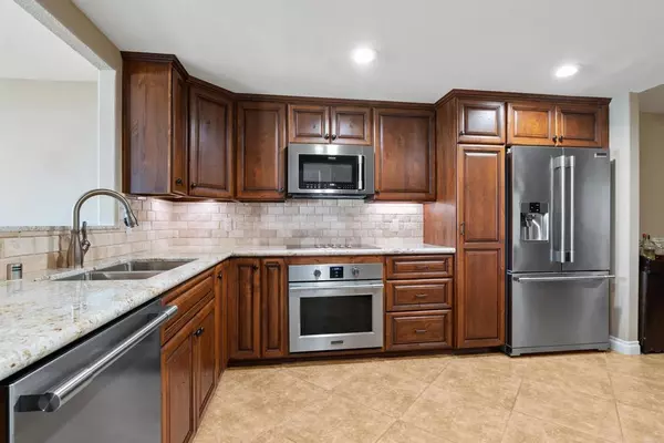 Carlsbad, CA 92009,6566 Corte La Paz