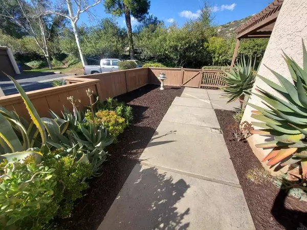 Ramona, CA 92065,23837 Green Haven LN