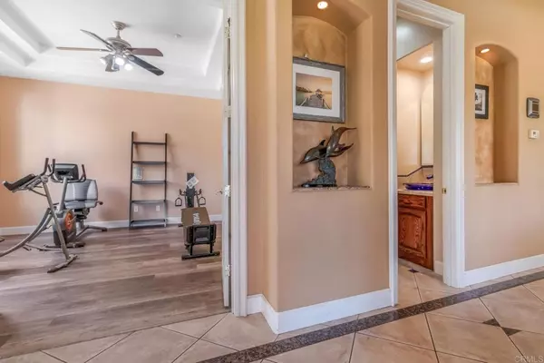 Ramona, CA 92065,563 Pile ST