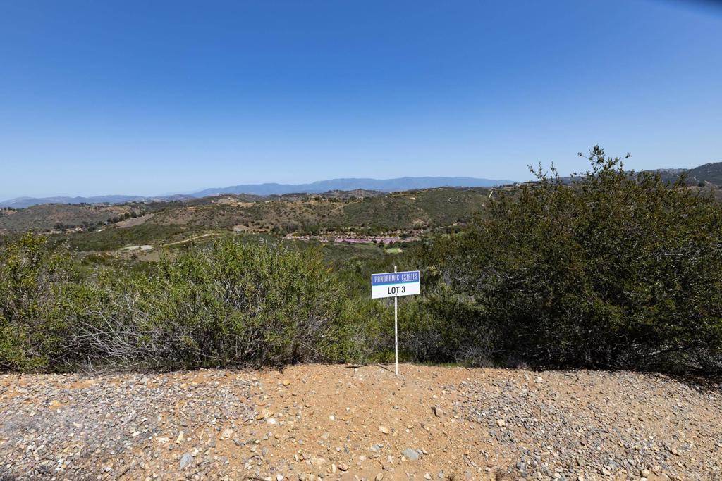 Vista, CA 92084,2322 Panoramic WAY
