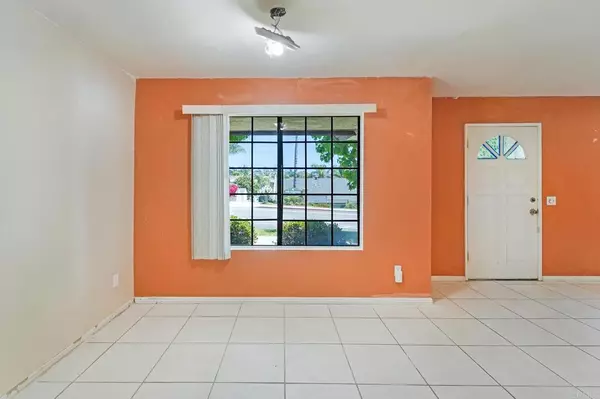 Vista, CA 92083,320 Grapevine Rd. ##101