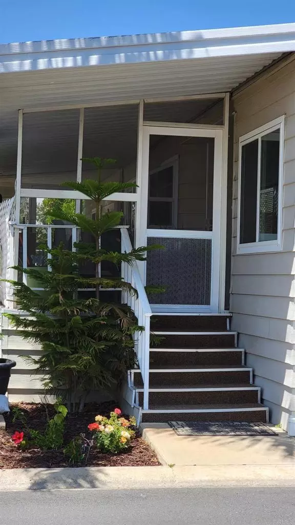 Ramona, CA 92065,1212 H ST