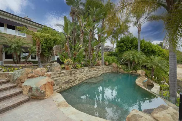 Carlsbad, CA 92009,8148 Calle Catalonia