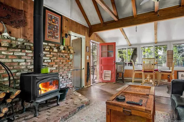 Palomar Mountain, CA 92060,22104 Crestline RD