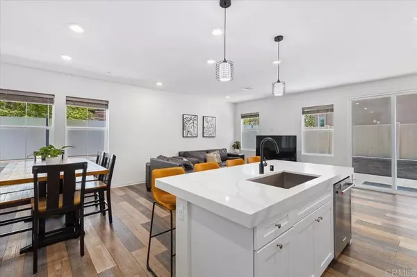 Vista, CA 92083,1324 Mesquite DR