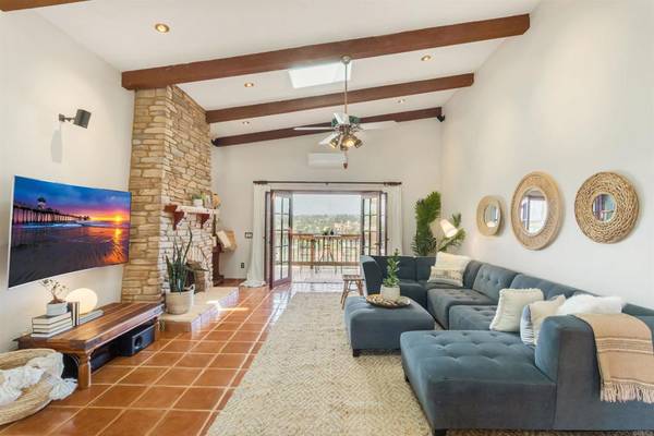 Carlsbad, CA 92009,7113 Alicante RD