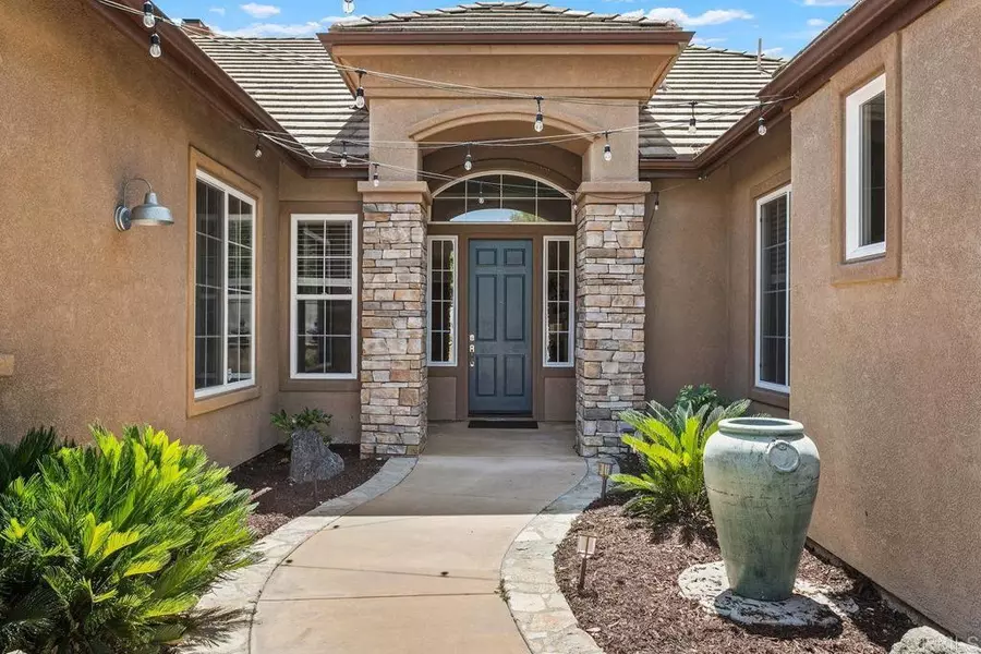 1074 Inverlochy, Fallbrook, CA 92028