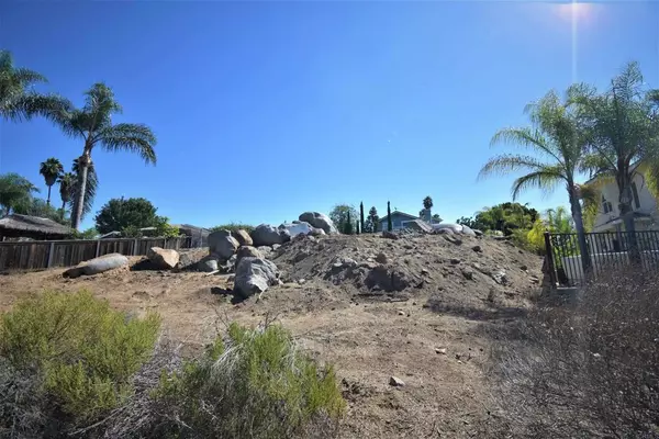 Vista, CA 92084,0 E BOBIER