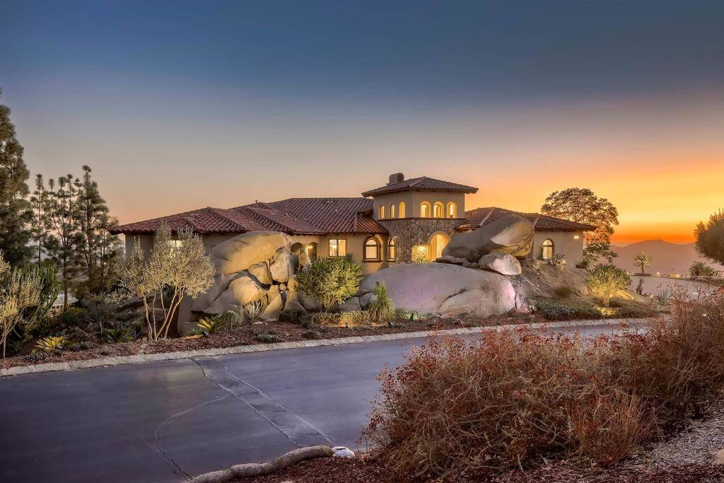Escondido, CA 92026,29202 Meadow Glen Way W