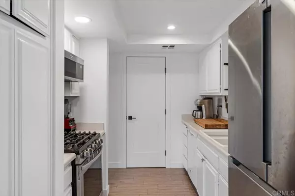 Carlsbad, CA 92009,2564 Navarra Dr #105