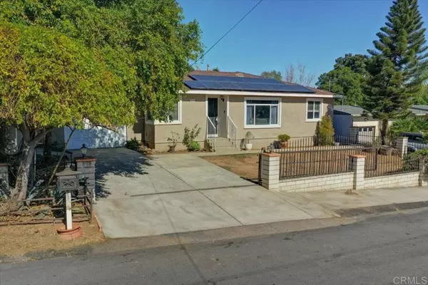 Fallbrook, CA 92028,215 Almond ST