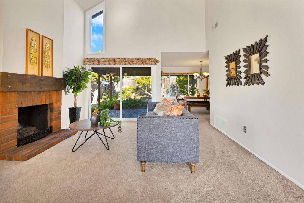Encinitas, CA 92024,1554 Traveld WAY