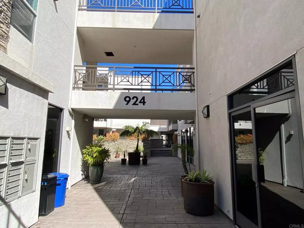 San Diego, CA 92109,924 Hornblend ST #210