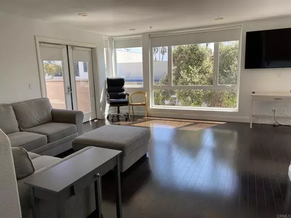 San Diego, CA 92109,924 Hornblend ST #210